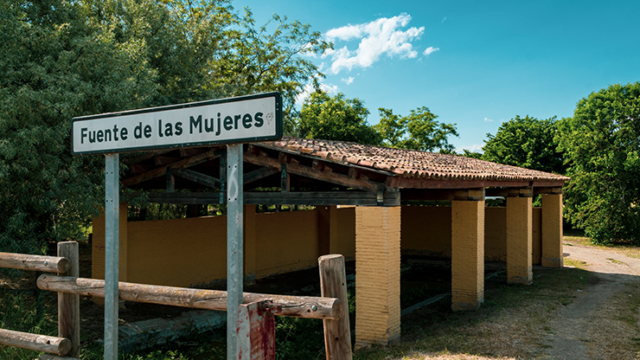 FUENTE MUJERES